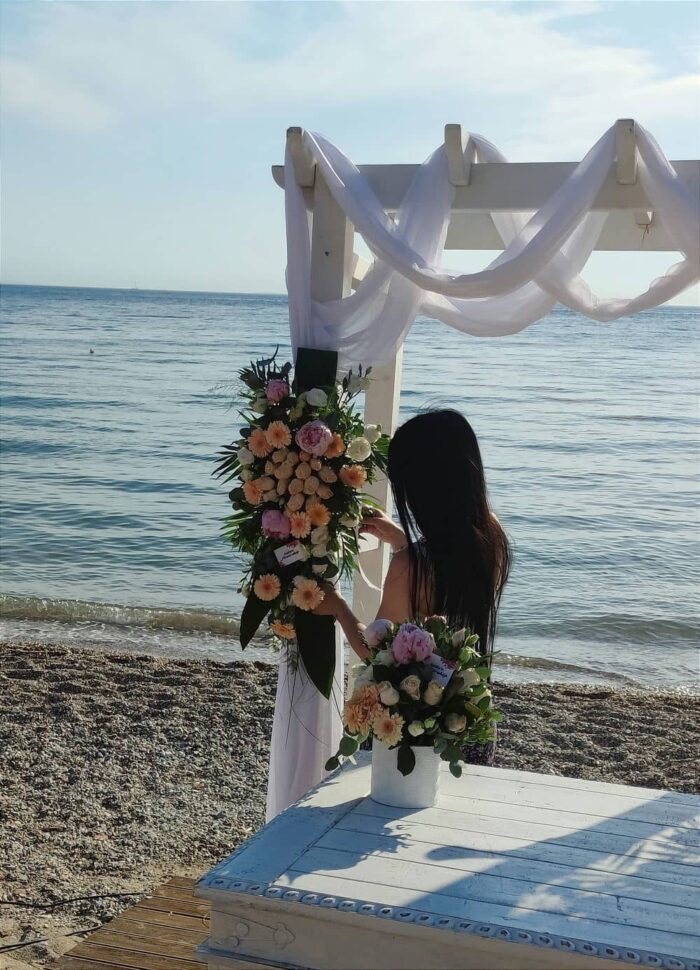 Στολισμός Γάμου - Στολισμός αψίδας με σύνθεση λουλουδιών