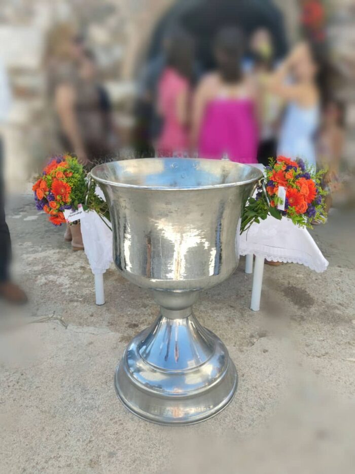 Στολισμός Βάπτισης - Στολισμός με ανθοδέσμες σε κολυμπήθρα